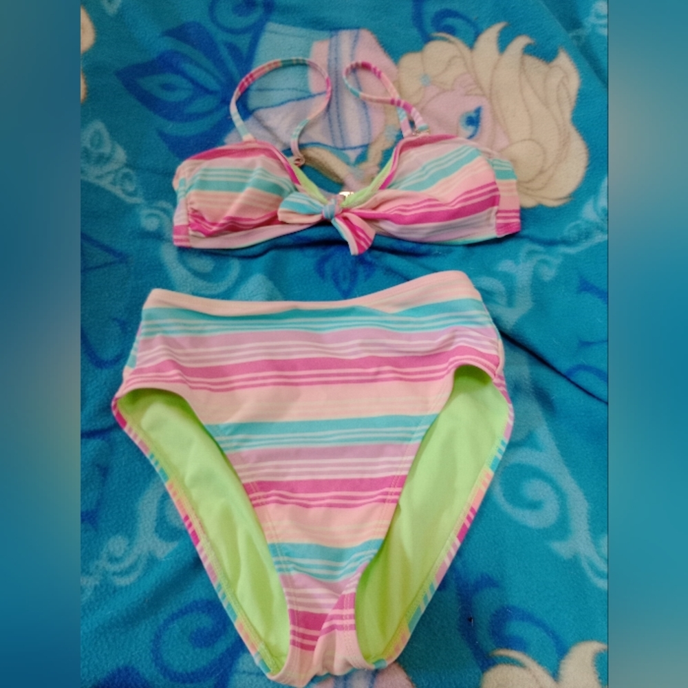 High cut 2 piece bathing suit
